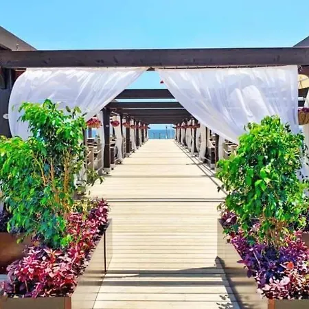 Concorde Luxury Beachfront Resort & Maldive Cabanas & Aquapark & Casino 5*