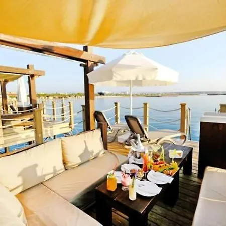 Concorde Luxury Beachfront Resort & Maldive Cabanas & Aquapark & Casino 5* 파마구스타