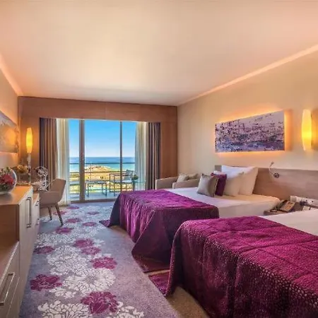 Concorde Luxury Beachfront Resort & Maldive Cabanas & Aquapark & Casino 파마구스타