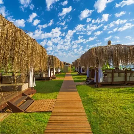 Concorde Luxury Beachfront Resort & Maldive Cabanas & Aquapark & Casino 5*