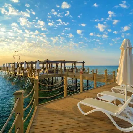 Hotel Concorde Luxury Beachfront Resort & Maldive Cabanas & Aquapark & Casino 5*