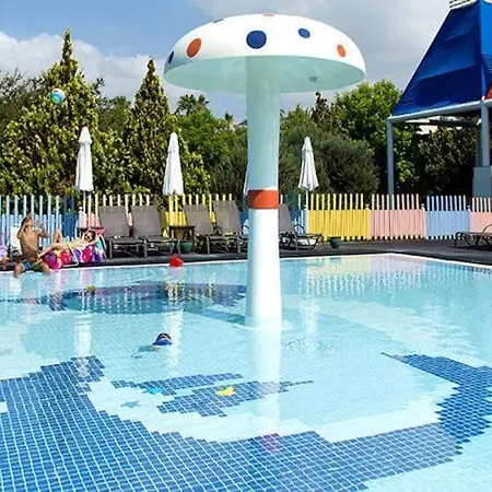 Concorde Luxury Beachfront Resort & Maldive Cabanas & Aquapark & Casino